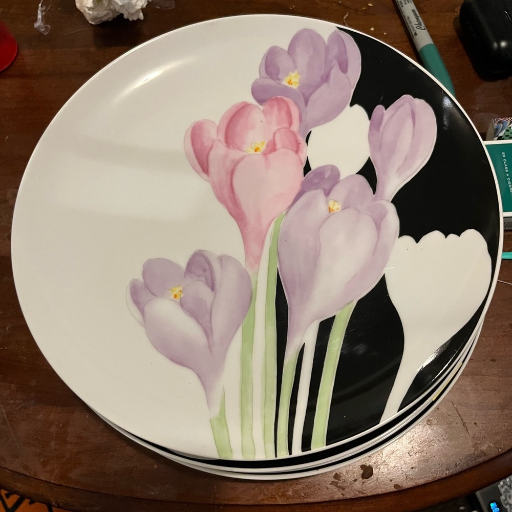 Vogue Fine Porcelain Plate by Mikasa